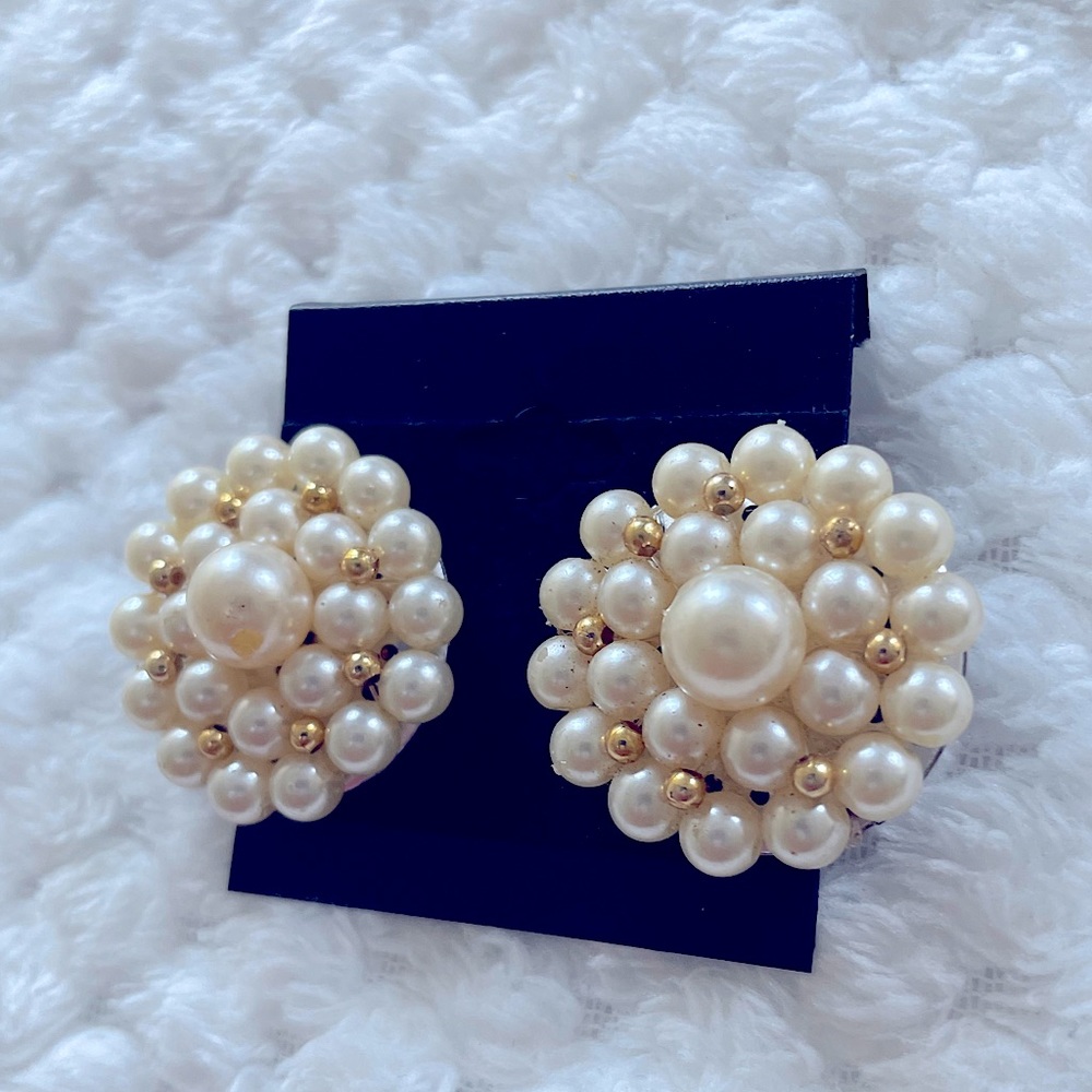 🌼Stunning Pearl🌼 Studded Clip-Ons